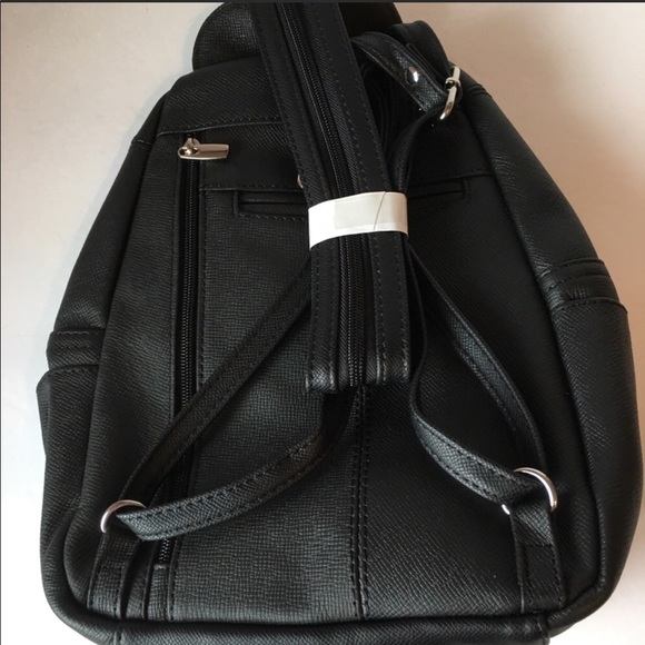 Leather backpack in black 5⭐️rated - Picture 4 of 8